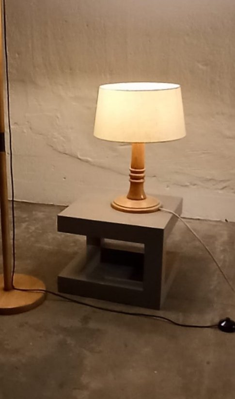 Image 1 of Lampe de table vintage à pied en bois