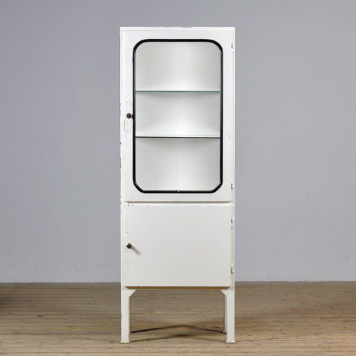 Vintage medicine cabinet, 1970s