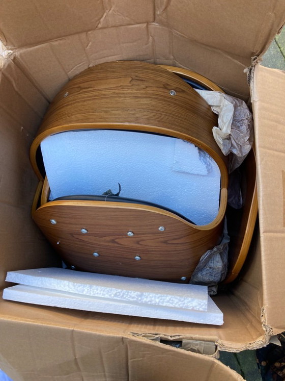 Image 1 of Due sedili avvolgenti senza base, in legno con rivestimento in pelle
