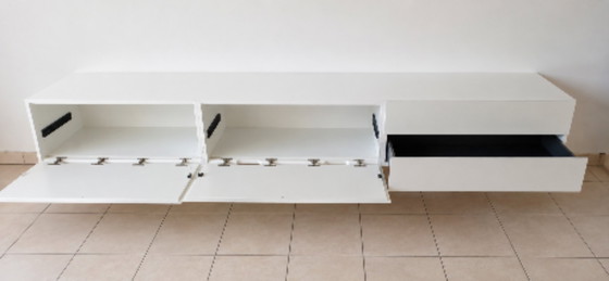 Designer Wall-Mounted Unit / TV Unit ALEA – 300 cm – white lacquer – new price ± €6,000 – TV furniture, Wood (photo 2 of 5)