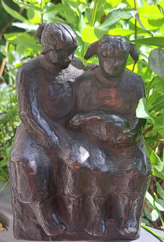 Mother and daughter with rabbit in bronze – Sculpture (photo 3 of 7)