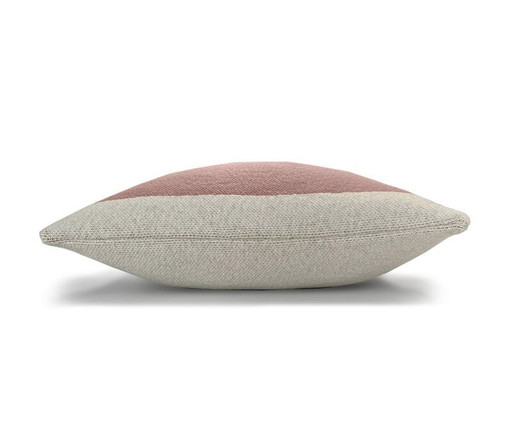 Kussen Solid knitted poster cushion pink van Malagoon
