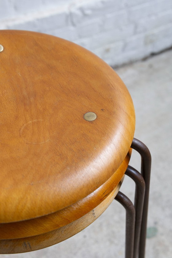 Image 1 of 3 taburetes trípodes de punto Arne Jacobsen de Fritz Hansen, década de 1960