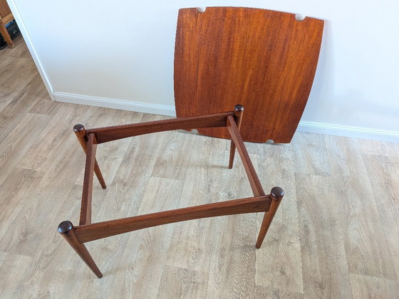 Image 1 of Table basse vintage en teck, style moderne du milieu du siècle (années 1960) – Plateau réversible