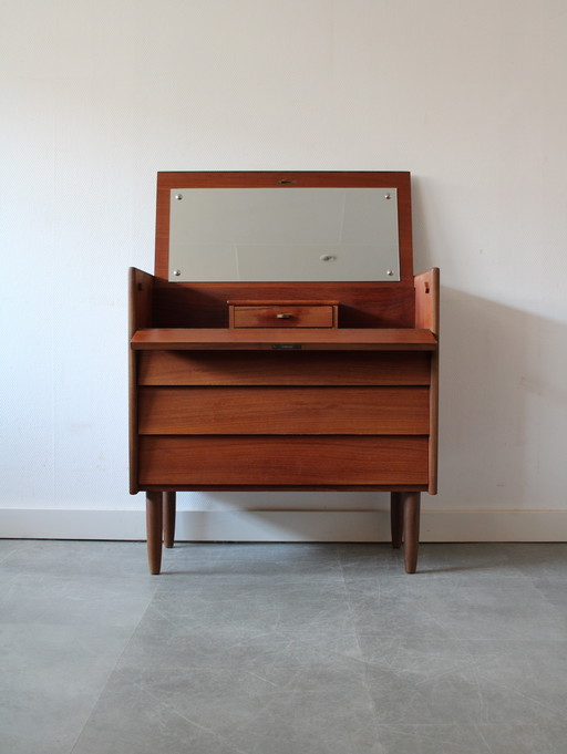 Vintage Danish dressing table/chest of drawers in teak