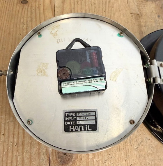 Image 1 of Vintage zwarte Hanil scheepswandklok, jaren 80