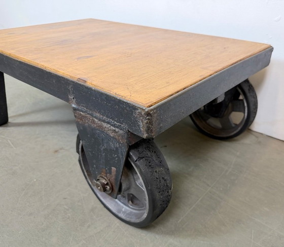 Carrello Tavolino da Caffè Industriale Nero, Anni '60 – Tavolini da caffè, Ferro (photo 8 of 16)