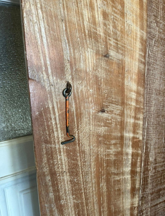 Image 1 of Rustikaler brasilianischer Kleiderschrank mit türkisfarbener Patina – Oficina de Agosto