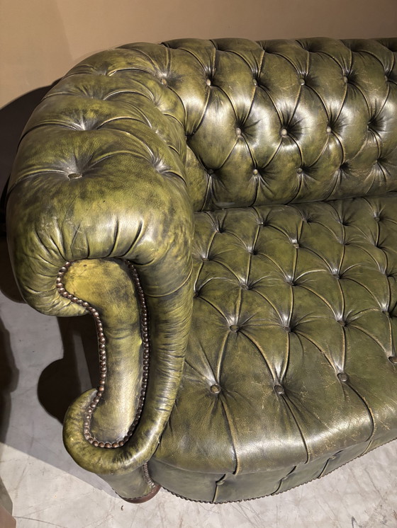 Image 1 of Canapé Chesterfield ancien et vintage