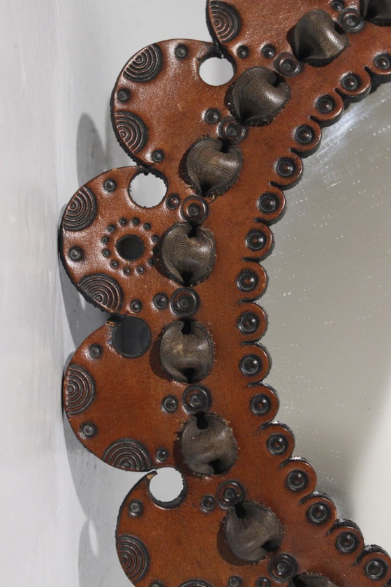 Image 1 of Specchio vintage bohémien a raggiera con cornice in pelle, design anni '60