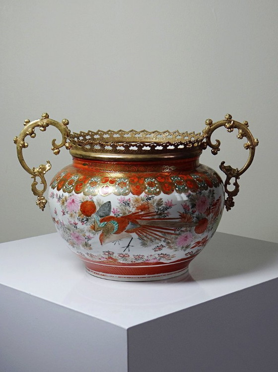 Image 1 of Japanse cachepot van Kutani-porselein en brons, Meiji-periode, 19e-20e eeuw.
