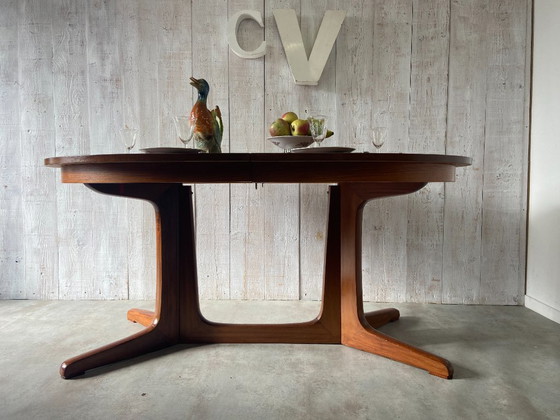 Image 1 of Extendable oval table 240cm (160cm)x 100cm