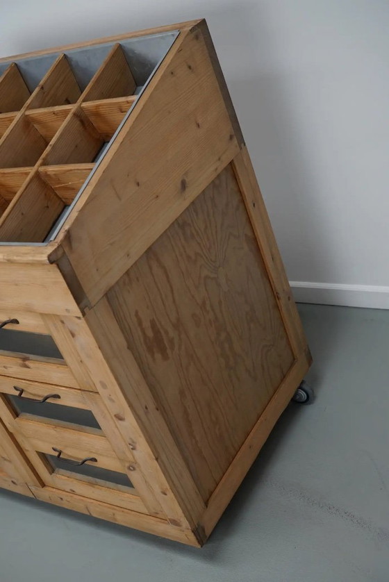 Image 1 of Vintage Nederlandse grenen haberdashery winkelkast met glazen fronten