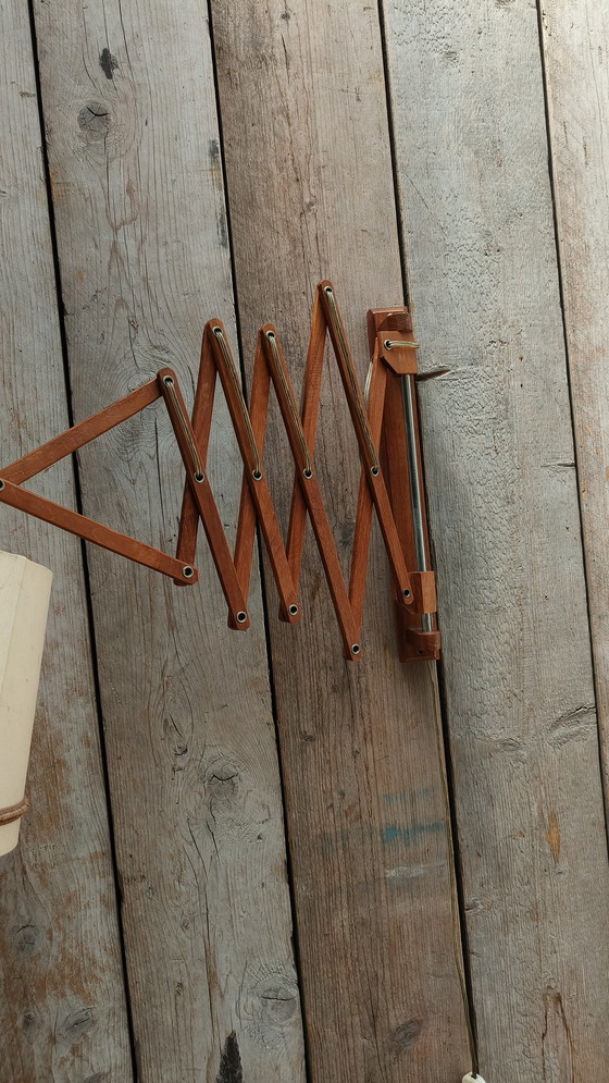 Image 1 of Vintage design Scandinavische teak jaren 50 schaarlamp