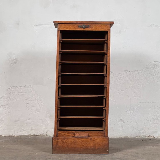 Image 1 of Eikenhouten Tambourvoorkast in de stijl van Károly Lingel, jaren 30