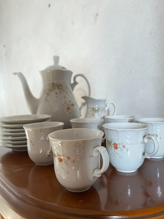 TK Thun Czechoslovakia Mid-Century Floral Porcelain Tea & Coffee Service – 15 Pieces – Crockery (photo 17 of 24)