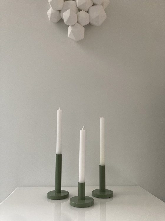 Image 1 of Set Van Drie Moderne Olijfgroene Kandelaars