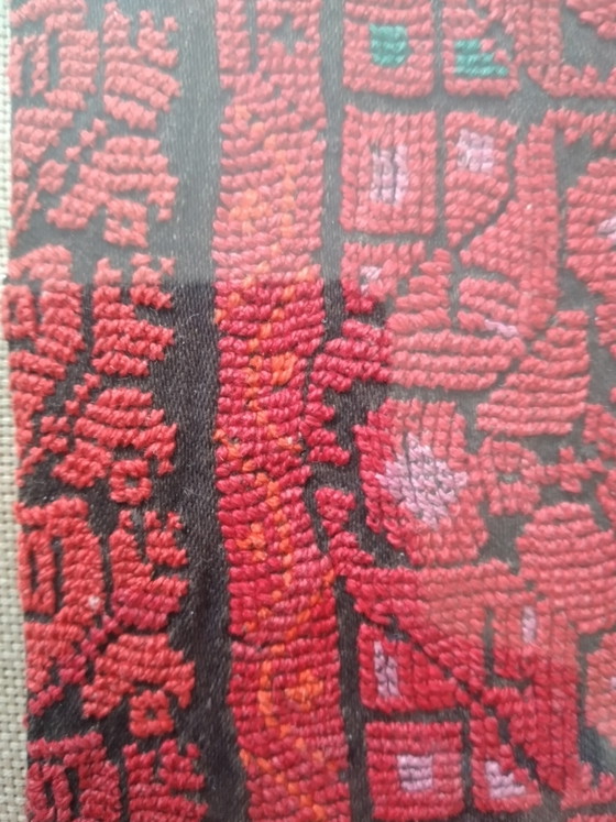 Image 1 of Textile sous cadre.
