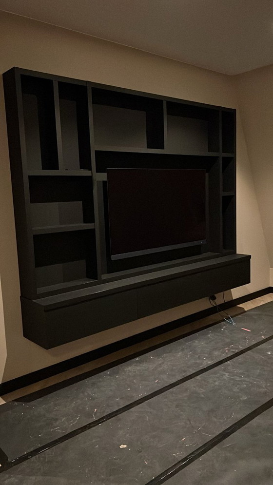 Image 1 of AREA77 Interior Eastwood Cinewall – 240 cm – Matt Schwarz mit Eichendekor –