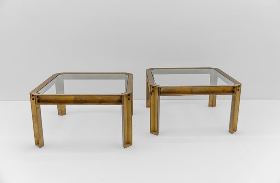 Image 1 of Tables d'appoint ou basses modèle T09 en laiton et verre, par Peter Ghyczy, années 1970, lot de 2