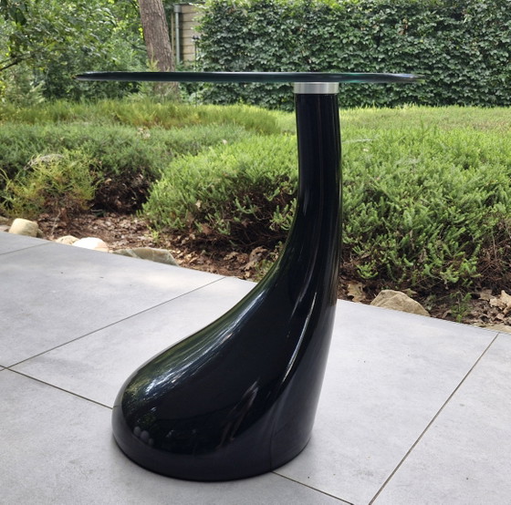 Image 1 of Teardrop-shaped coffee table, black, round tabletop
