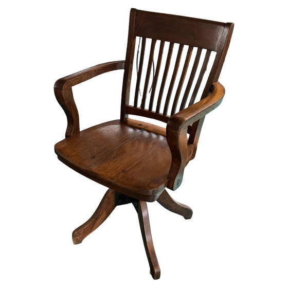 Image 1 of Silla de capitán de madera curvada - Montada sobre una base giratoria - Base de hierro fundido - Roble antiguo