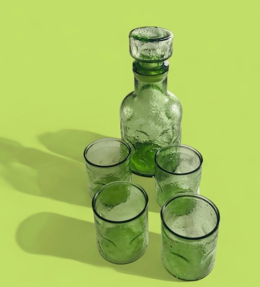 Decanters and glasses in bubble glass
