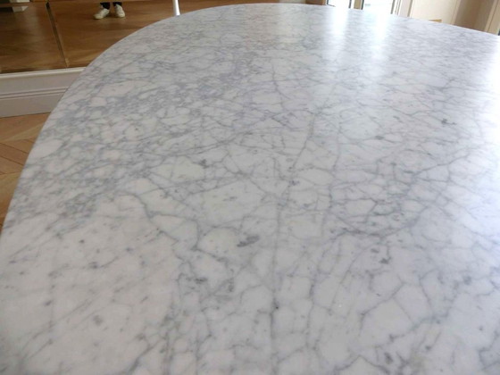 Image 1 of Table " Saarinen Dining Table - Oval " en marbre Statuarietto satiné by KNOLL design Eero Saarinen - 244 cm