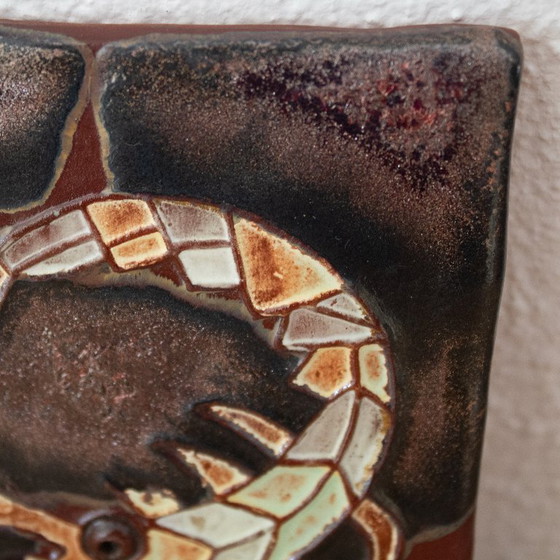 Image 1 of Piastrella da parete in ceramica vintage firmata con la costellazione dello Scorpione