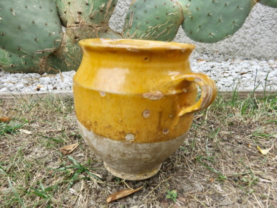 Raro vasetto per marmellata in terracotta smaltata gialla, proveniente dalla Francia sud-occidentale. (photo 3 of 12)