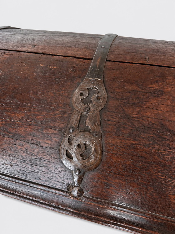 Image 1 of Baule/cassapanca antico in rovere con coperchio arcuato - XVII/inizio XVIII secolo