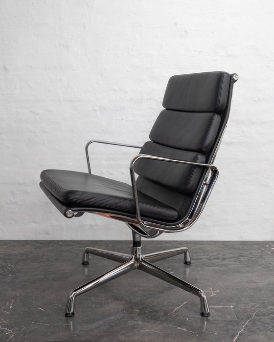 Image 1 of Vitra Ray & Charles Eames Soft Pad Aluminum Group EA216