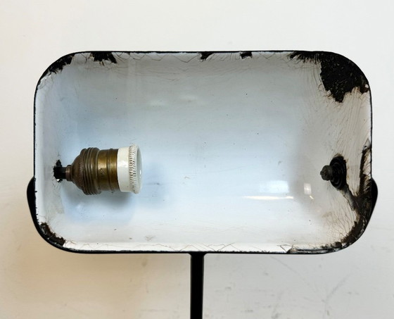 Image 1 of Lampe de table vintage en émail vert de BUR, années 1930