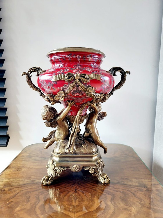 Image 1 of Imponente jardiniere in bronzo con putti in stile barocco