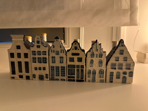Maisons KLM en faïence bleue de Delft (n° 10, 12, 22, 35, 42 et 63)