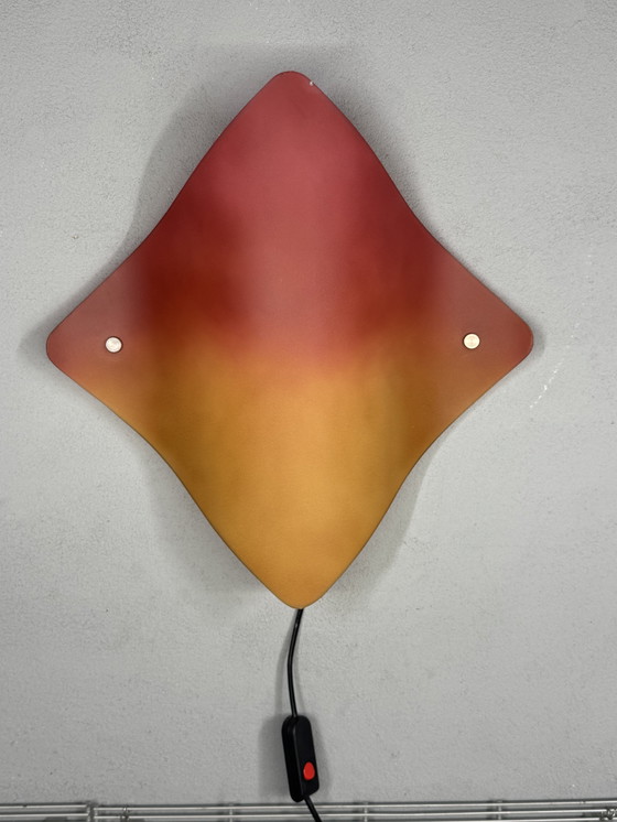 Image 1 of Wandlamp met warm kleurverloop