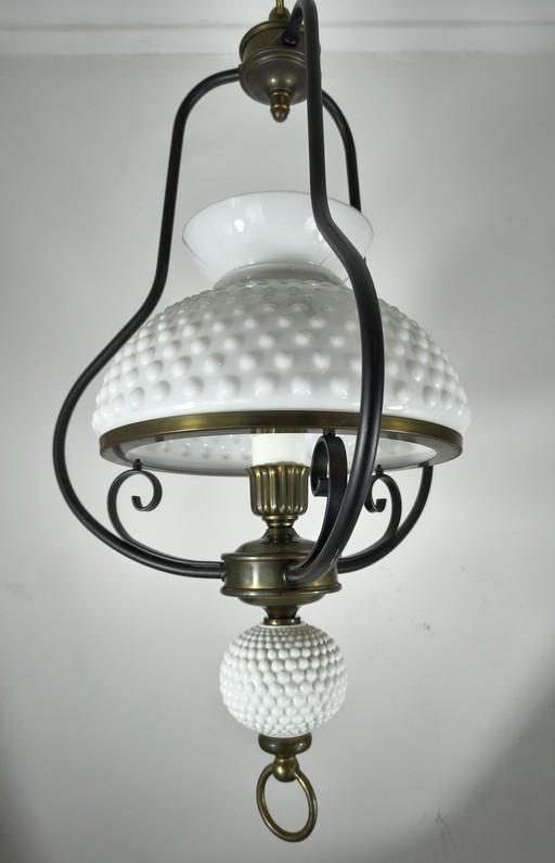 Lámpara de aceite antigua de cristal opalino