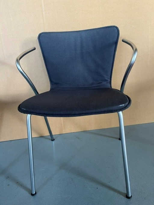 Set vintage 4x Fritz Hansen Vico Duo | Vico Magistretti 1997 – eetkamerstoelen, Metal, Textile (photo 2 of 7)