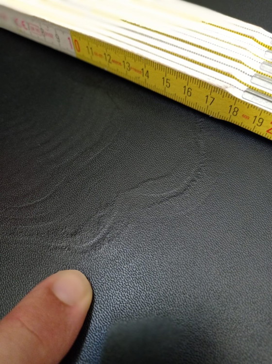 Image 1 of Poltrone Knoll Wassily B3 in pelle nera di Marcel Breuer