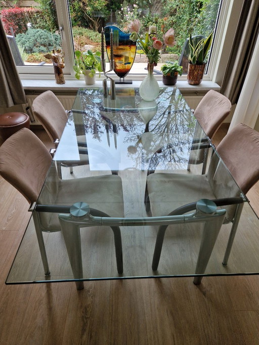 Leolux glass design tables in good condition. Chairs have been reupholstered in early 2024.