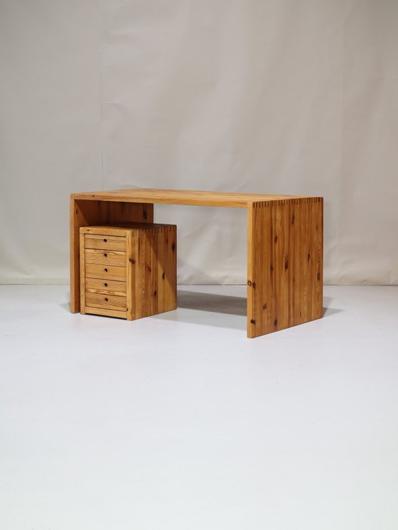 Image 1 of Scrivania con cassettiera Ate van Apeldoorn in pino anni '70