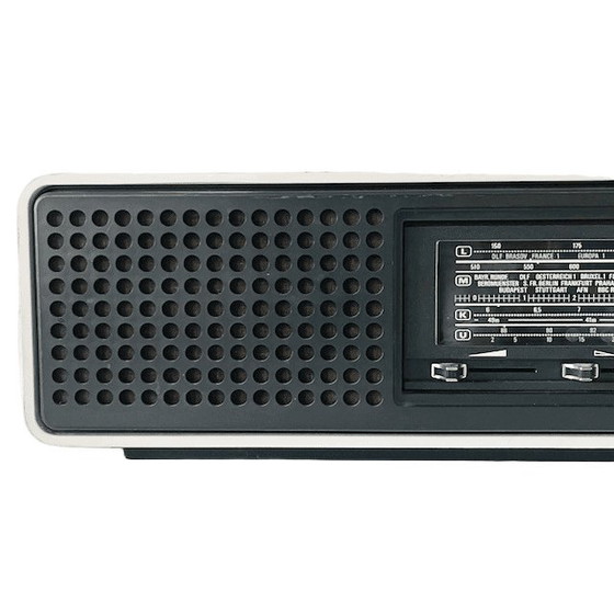 Image 1 of Radio Grundig RF 420 blanca de mediados de siglo, FM, onda media, onda larga y entrada de radio de los años 70.