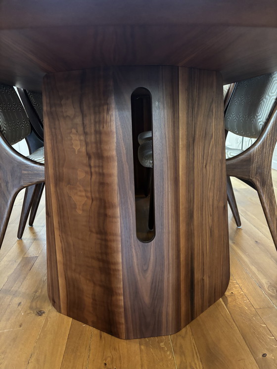 Image 1 of Walnut/walnut dining table round corners - Decor Amsterdam