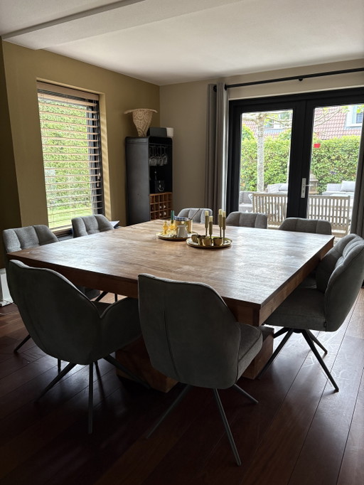 Mesa de comedor de teca