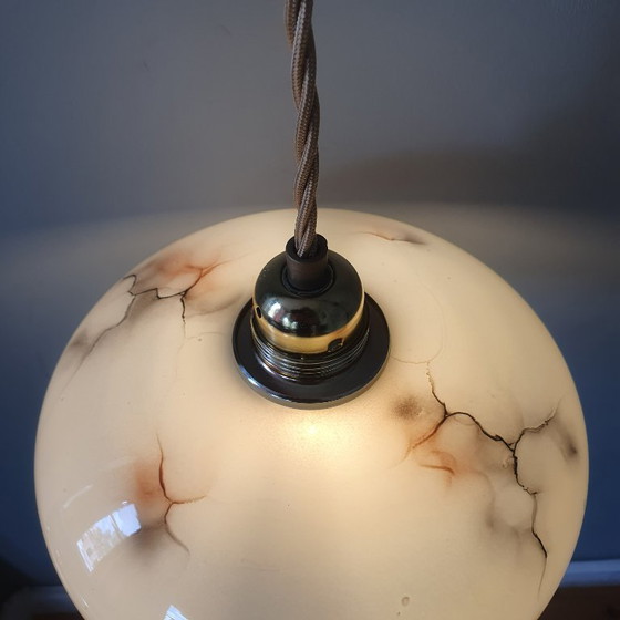 Vintage gemarmerder hanglamp - opaline glas - Art Deco – Hanglampen, Metal (photo 3 of 16)