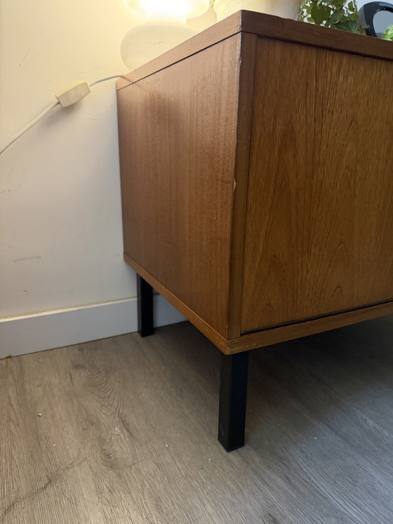 Image 1 of Mobiletto a ribalta su gambe di metà secolo