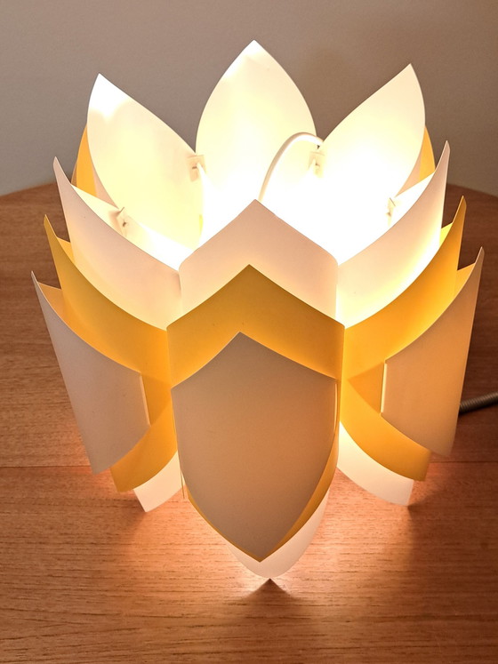 Image 1 of Lampada a sospensione vintage in plastica – Stile Mid-Century – Bianco/Giallo – 34 cm di altezza, 30 cm Ø