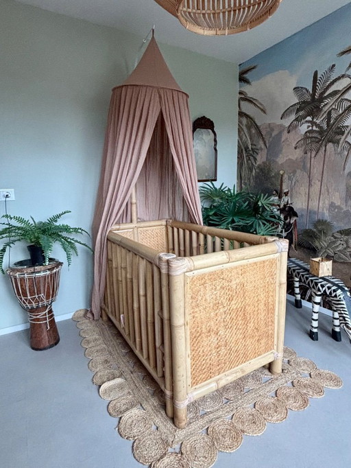 Lit de bébé vintage en bambou de Bohème, berceau
