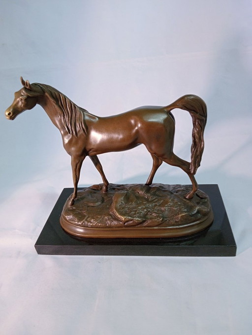 Sculptures de cheval en bronze sur socle noir