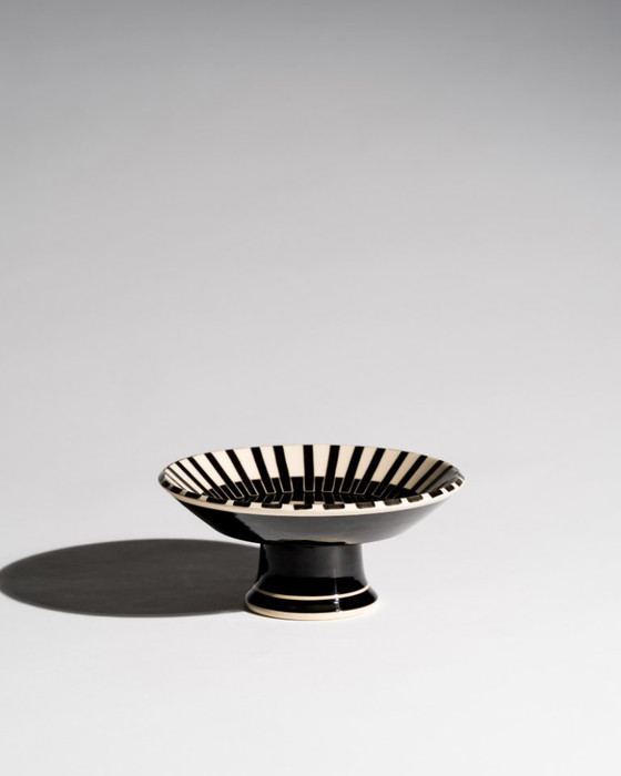 Image 1 of Hedwig Bollhagen „IDA“ Keramikschale auf Fuß, Schwarz-Weiß-Grafikdesign, Deutschland